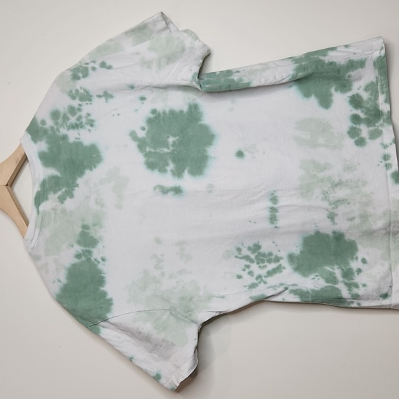 Dolly‎ Green and White Tie-Dye Top - Picture 3 of 3
